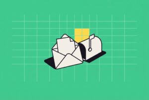Enveloppe ouverte et boîte aux lettres sur fond vert quadrillé